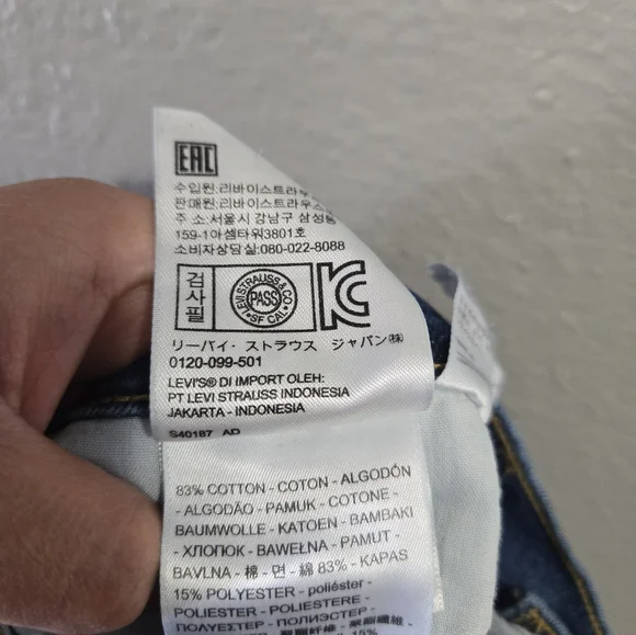 Levis Classic Jean Shorts Size 32 - Picture 16 of 16